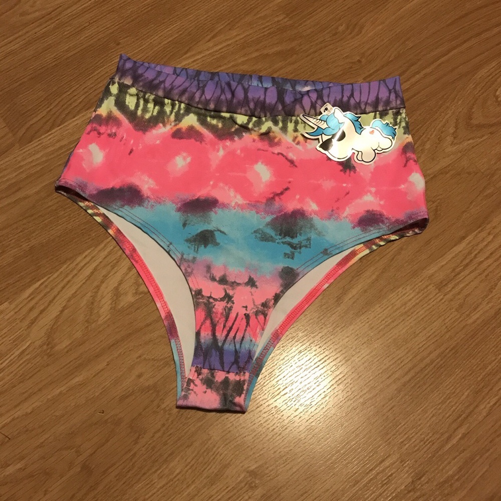 Iheartraves bottoms